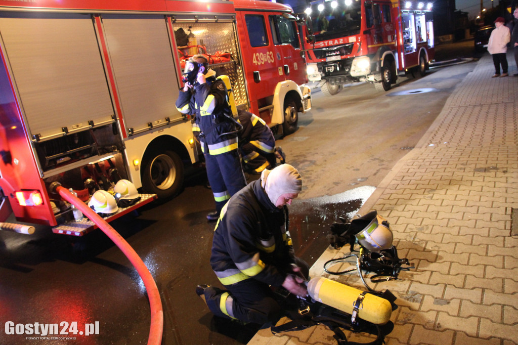 Pożar dachu sklepu wielobranżowego i warsztatu