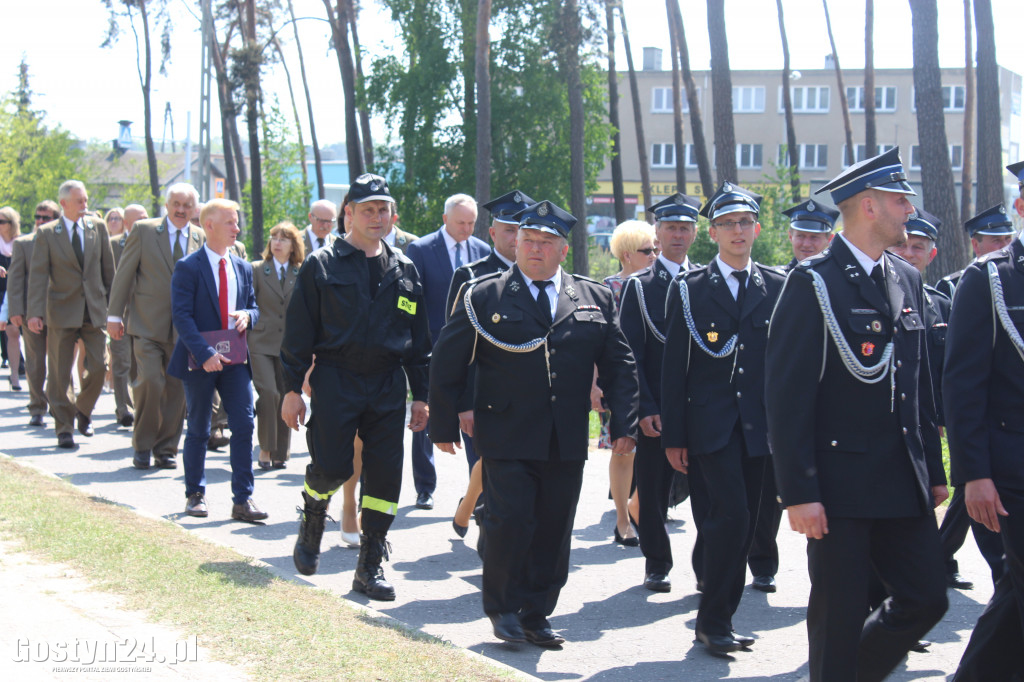 Odsłonięcie tablicy Władysława Kasprzaka w Piaskach