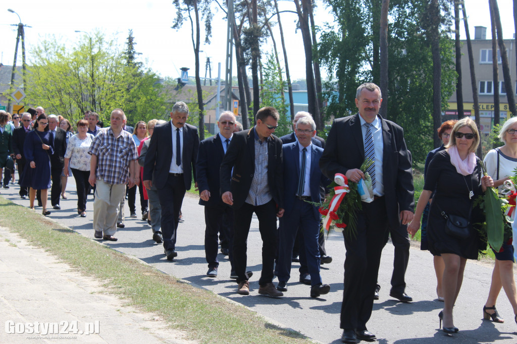 Odsłonięcie tablicy Władysława Kasprzaka w Piaskach