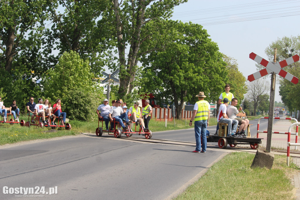Przejażdżki drezynami kolejowymi w Borku Wlkp.