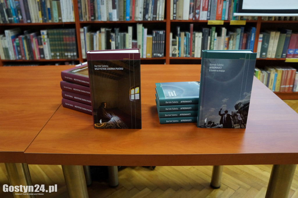 Bartek Sabela w gostyńskiej bibliotece