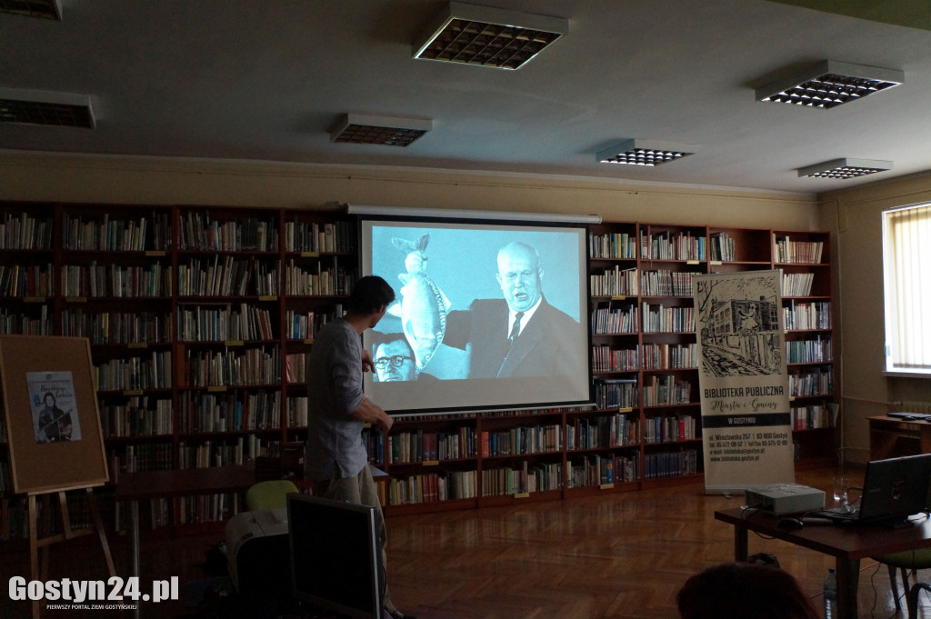 Bartek Sabela w gostyńskiej bibliotece