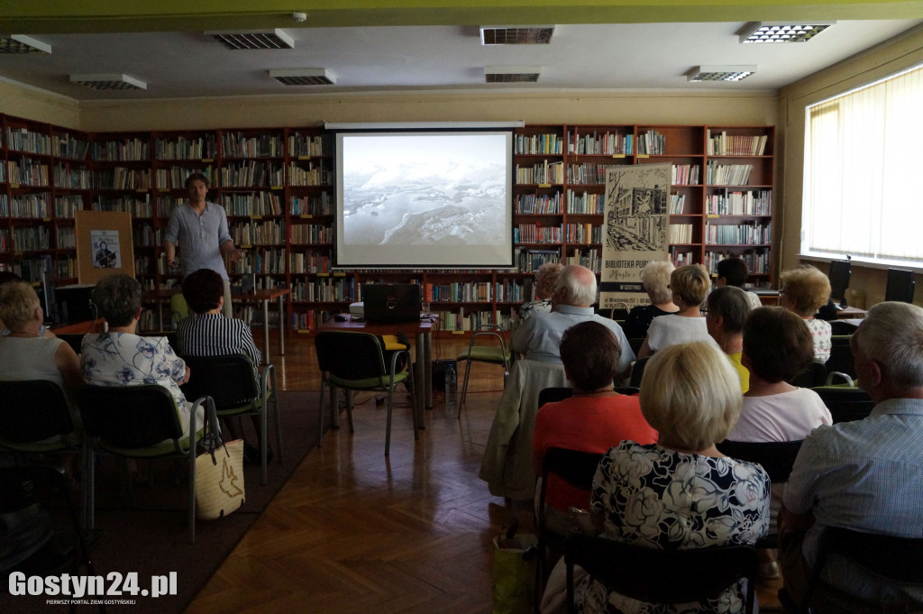 Bartek Sabela w gostyńskiej bibliotece
