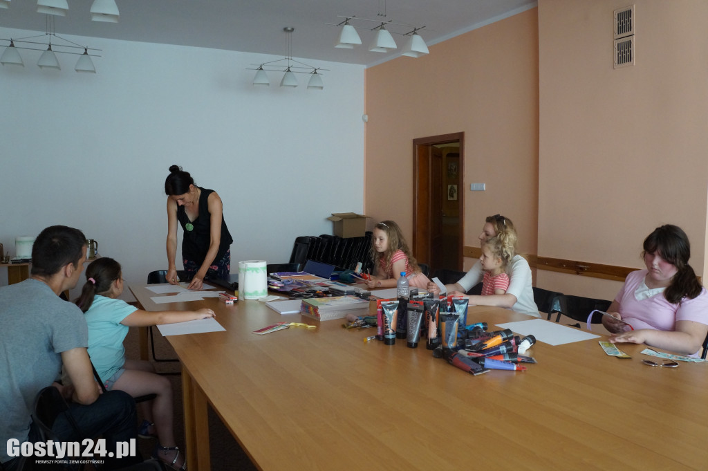 Warsztaty z okazji Dnia Matki w bibliotece