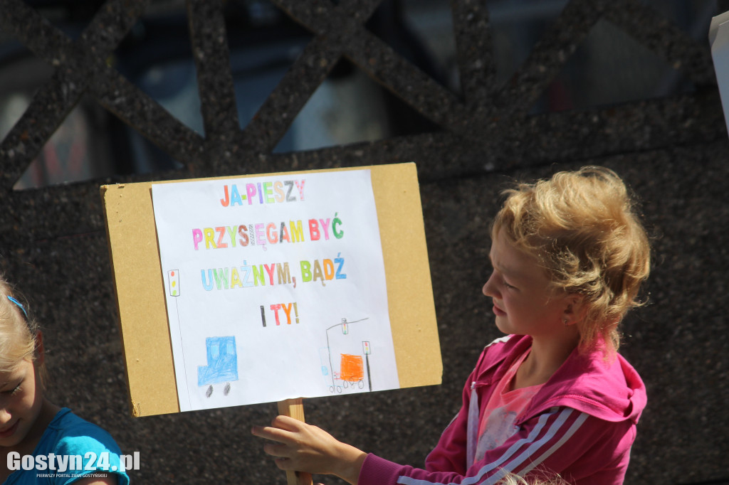 Uczniowie zwracali uwagę na prawa pieszych