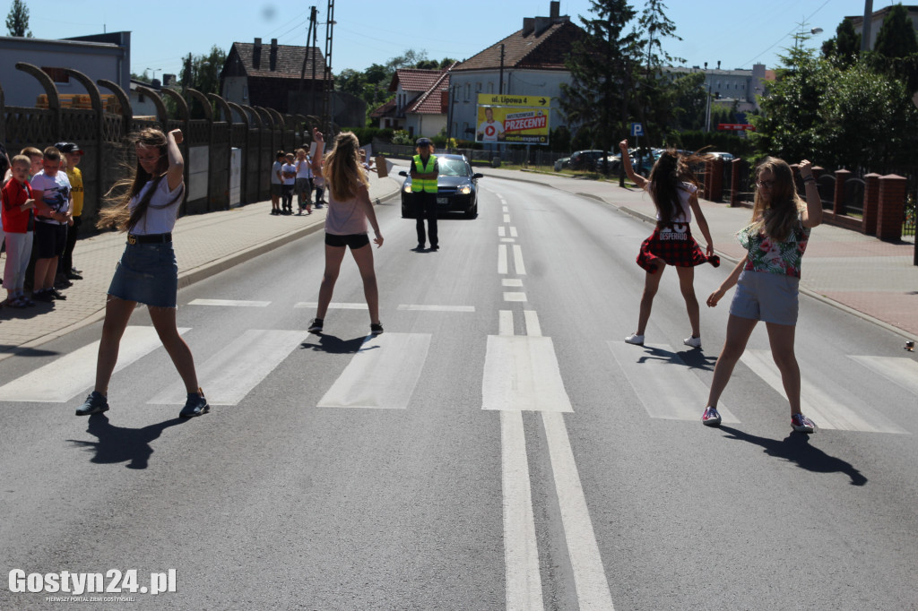 Uczniowie zwracali uwagę na prawa pieszych