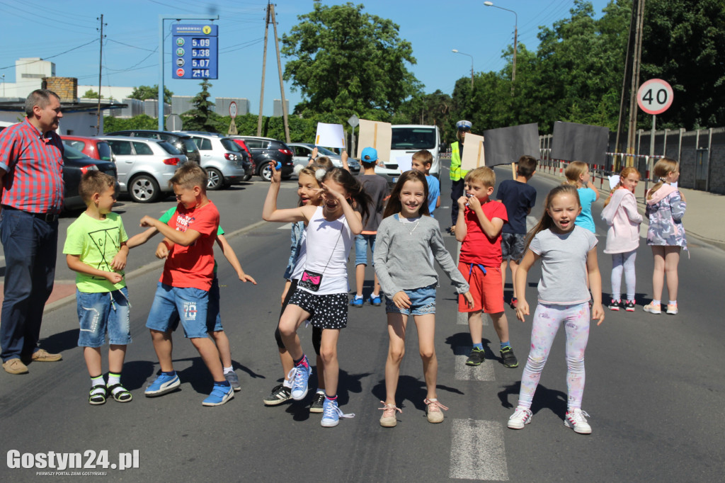 Uczniowie zwracali uwagę na prawa pieszych