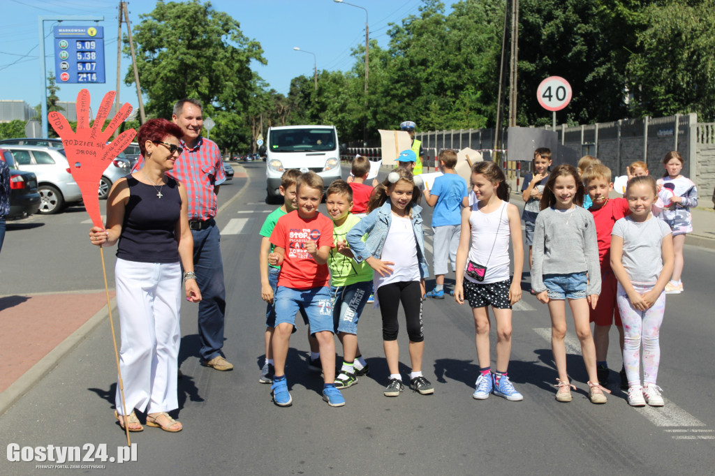 Uczniowie zwracali uwagę na prawa pieszych