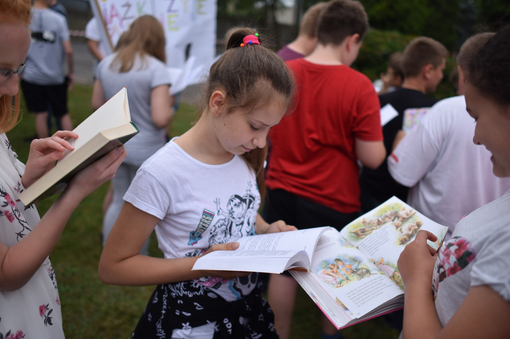 Wszyscy czytali naraz przez pięć minut