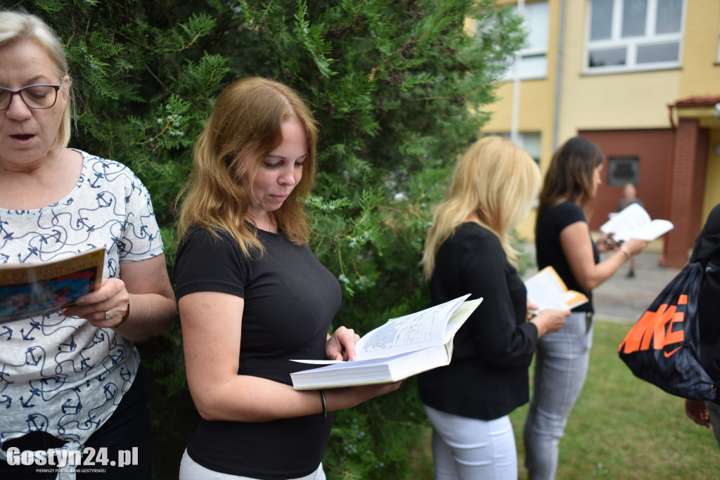 Wszyscy czytali naraz przez pięć minut