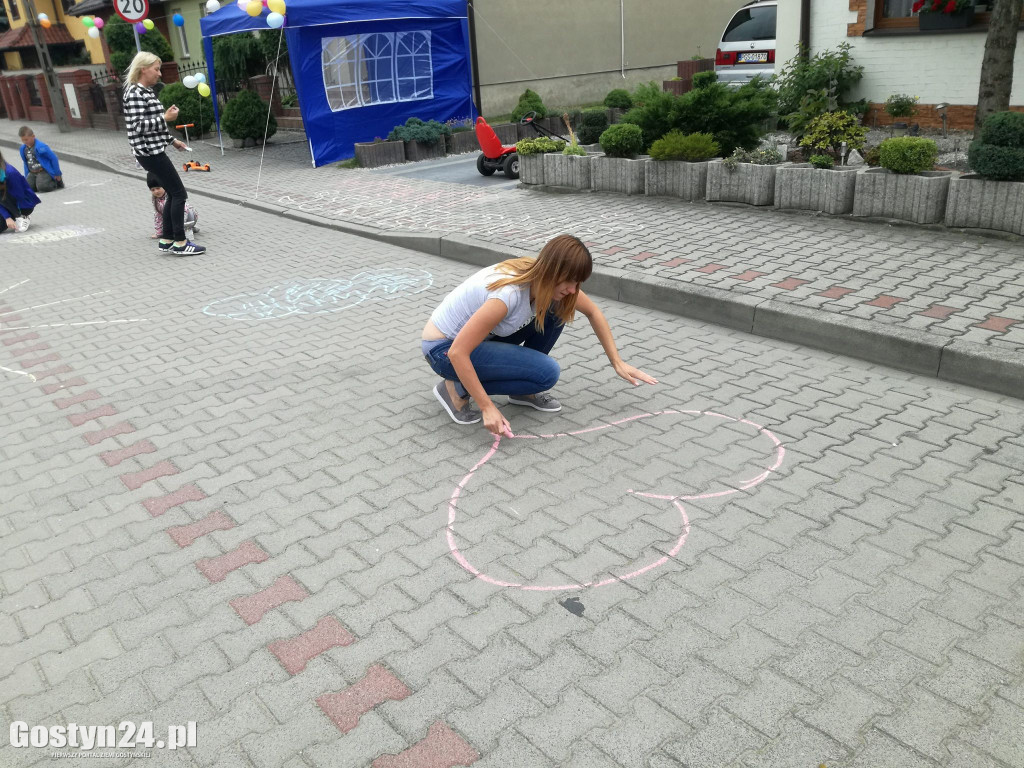 Tańce i śpiewy na środku ulicy...
