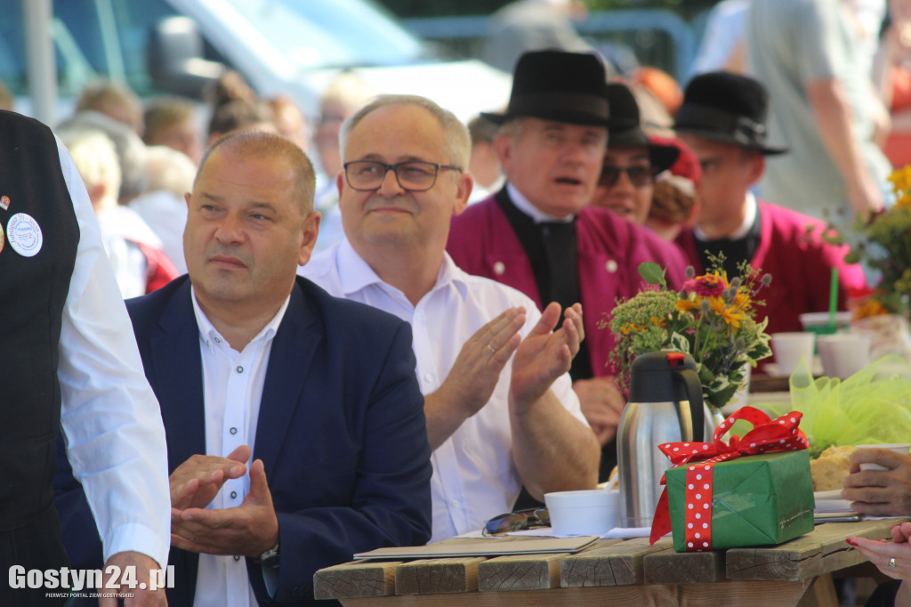 Preznetacje Zespołów Ludowych w Borku Wlkp.