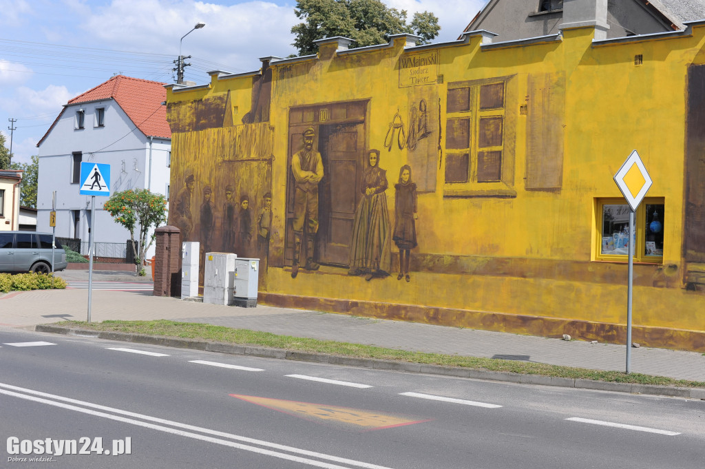 Pocztówki z Krobskiej na drugim muralu