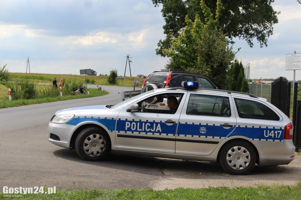 W Wilkonicach samochód wjechał do rowu