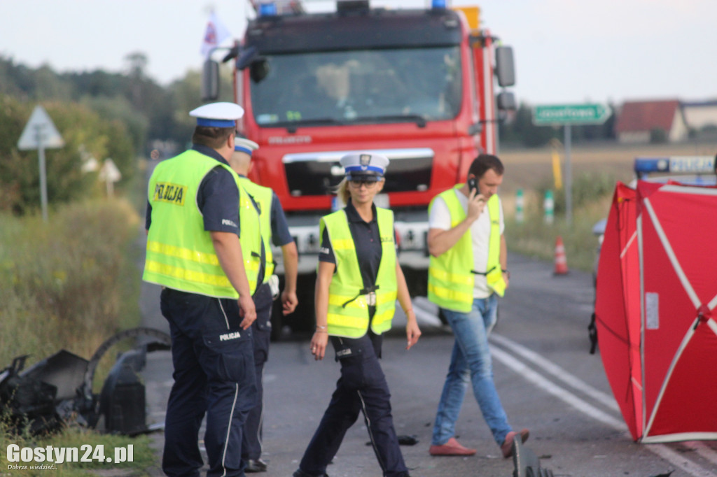 Tragiczny wypadek na prostej drodze