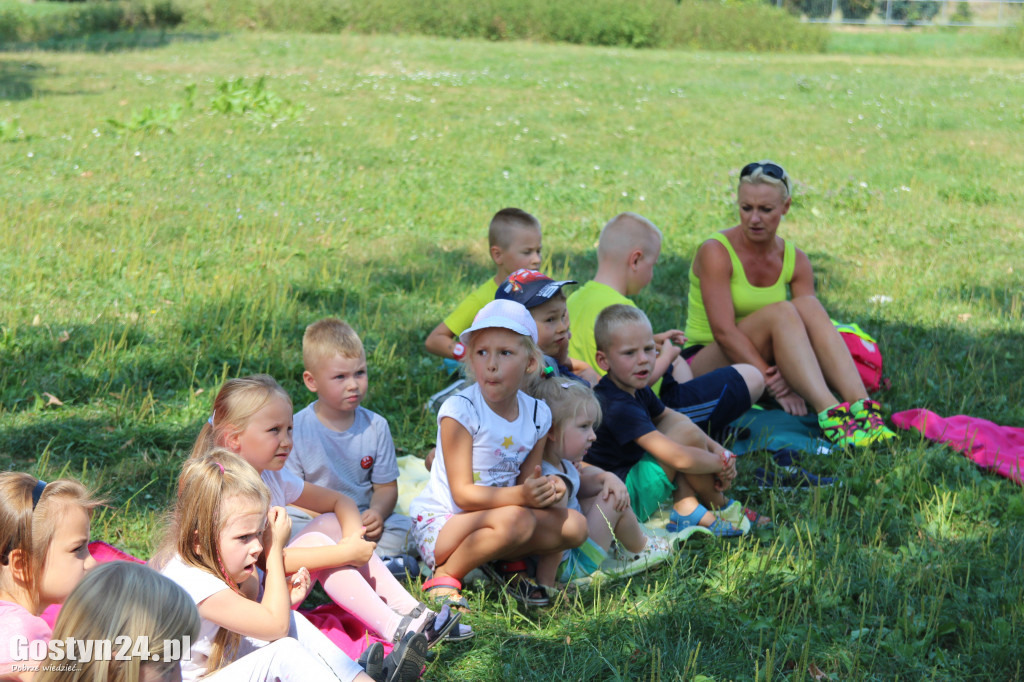 Piknik czytelniczy nad rzeką Kanią