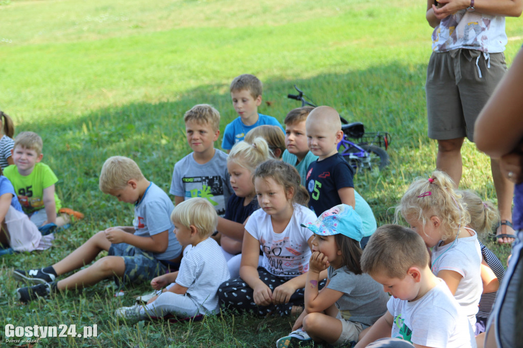 Piknik czytelniczy nad rzeką Kanią