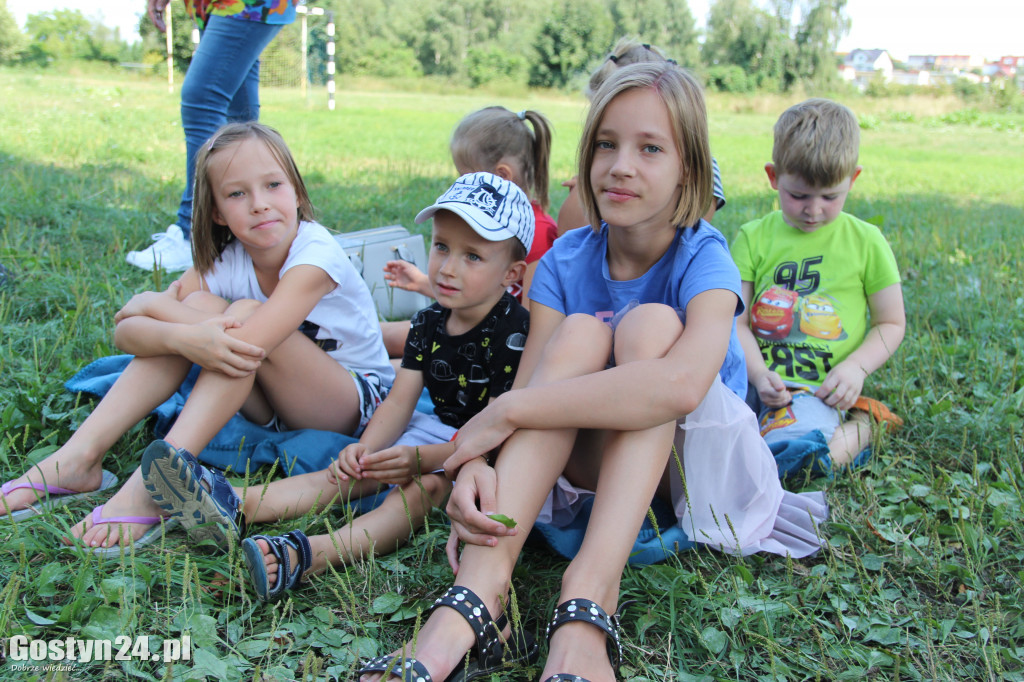 Piknik czytelniczy nad rzeką Kanią