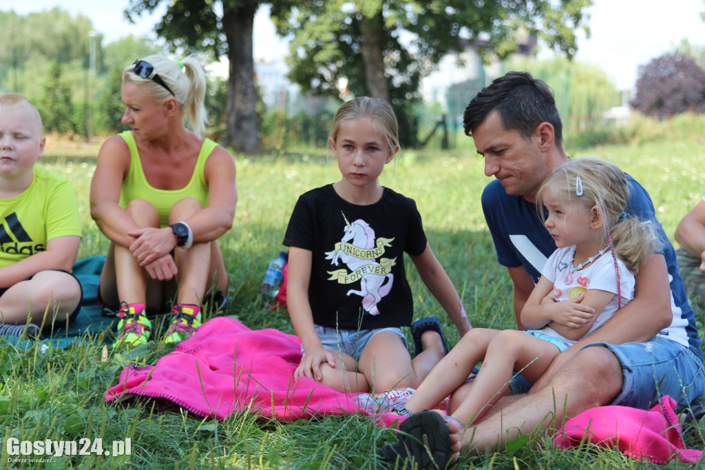 Piknik czytelniczy nad rzeką Kanią