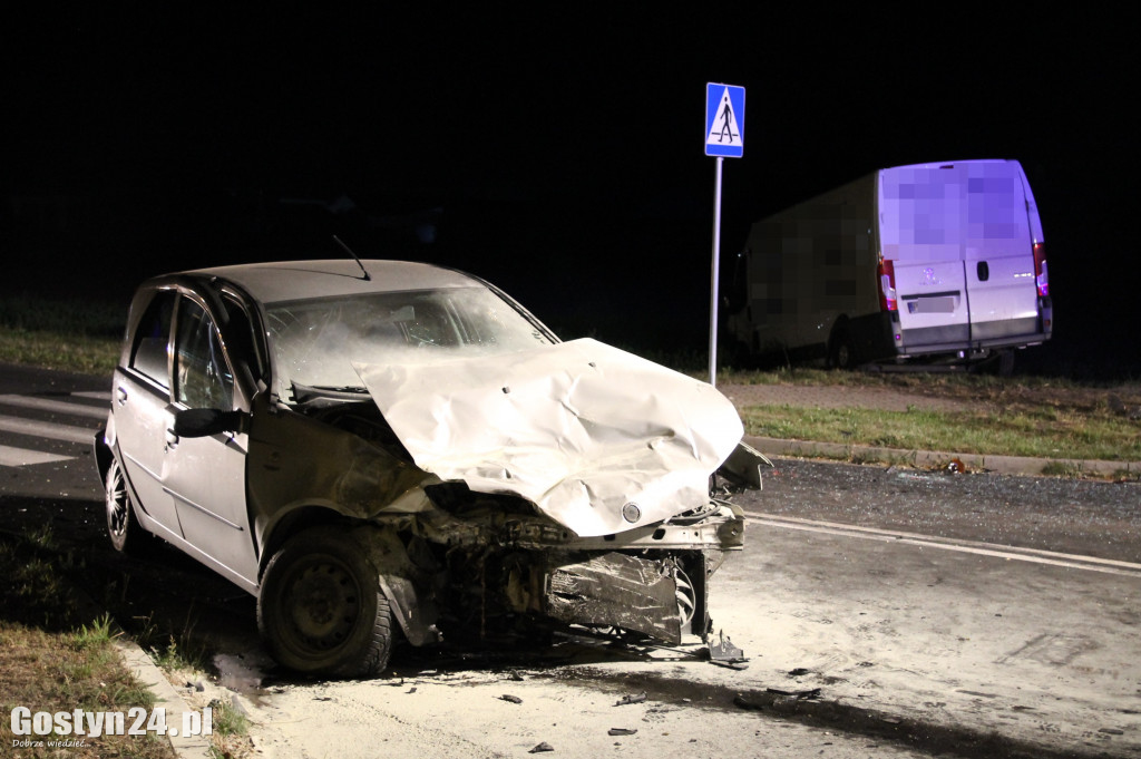 Zderzenie busa i osobówki na obwodnicy
