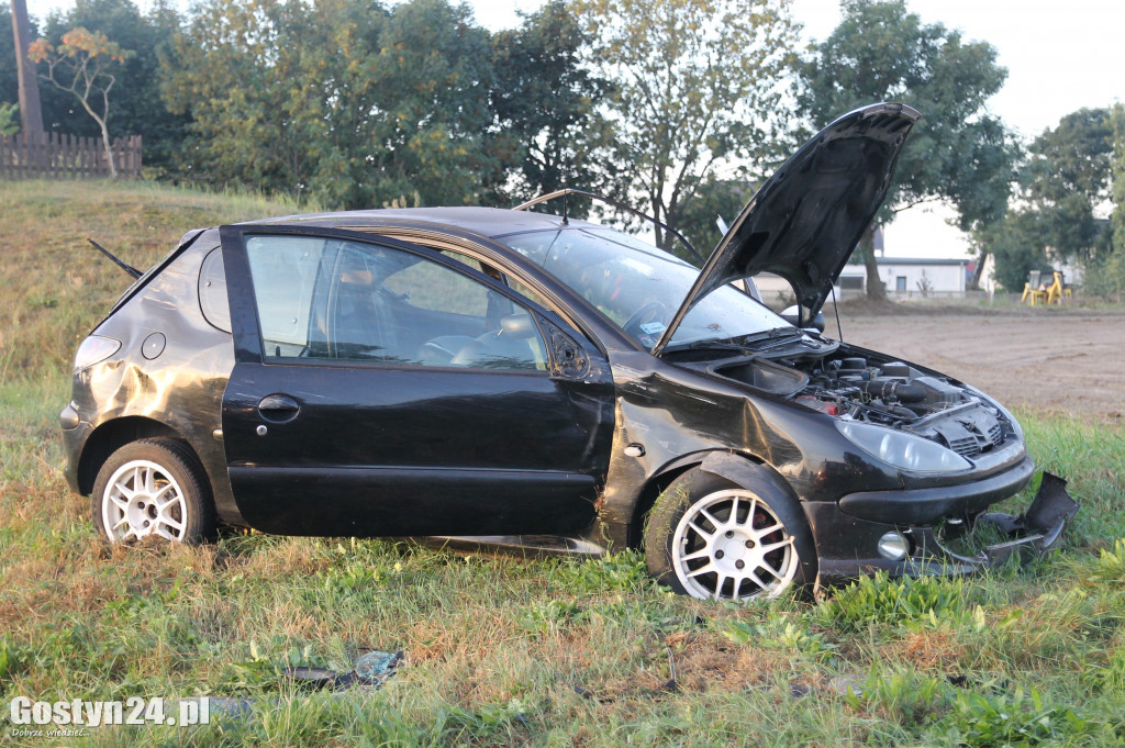 Wypadek auta na trasie Głoginin-Zimnowoda