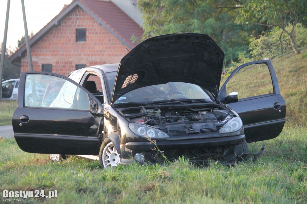Wypadek auta na trasie Głoginin-Zimnowoda