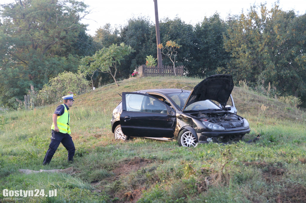 Wypadek auta na trasie Głoginin-Zimnowoda