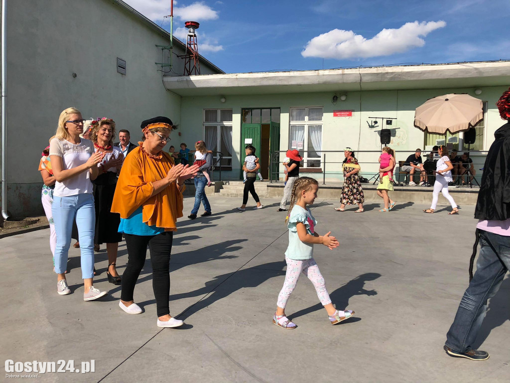 Roztańczona wieś na zakończenie lata