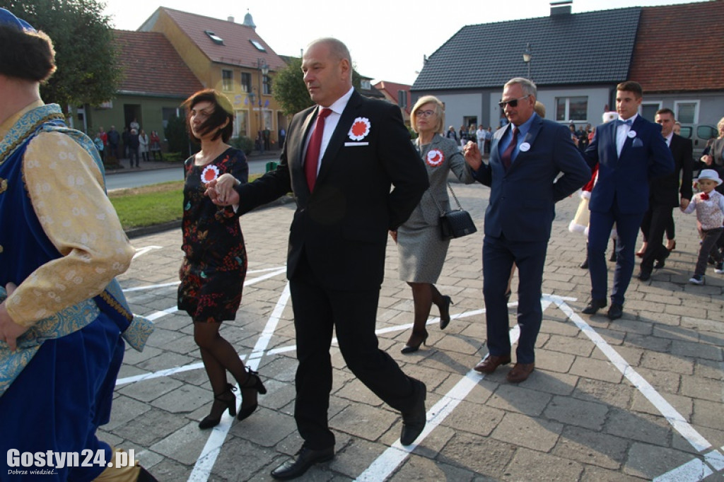 Blisko 300 osób zatańczyło Poloneza w Borku Wlkp.