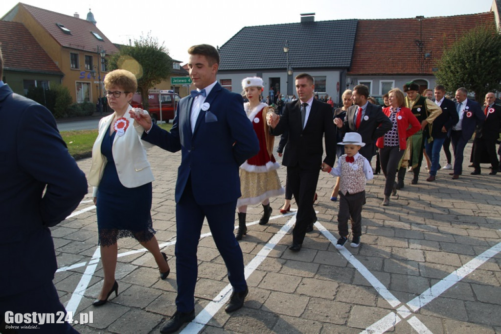 Blisko 300 osób zatańczyło Poloneza w Borku Wlkp.