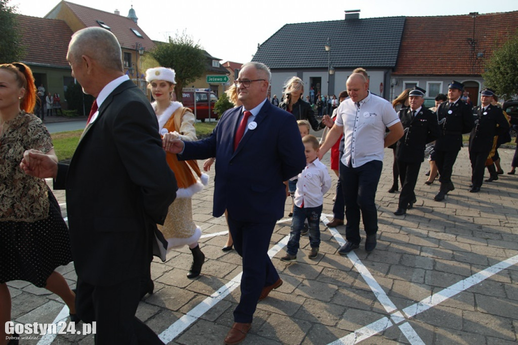 Blisko 300 osób zatańczyło Poloneza w Borku Wlkp.