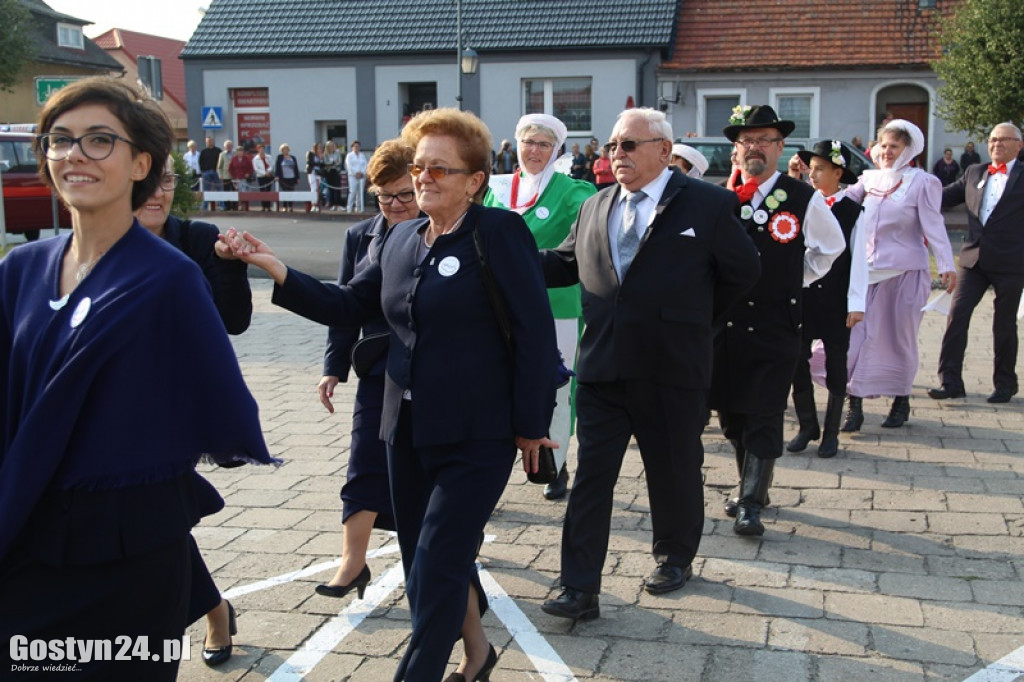 Blisko 300 osób zatańczyło Poloneza w Borku Wlkp.