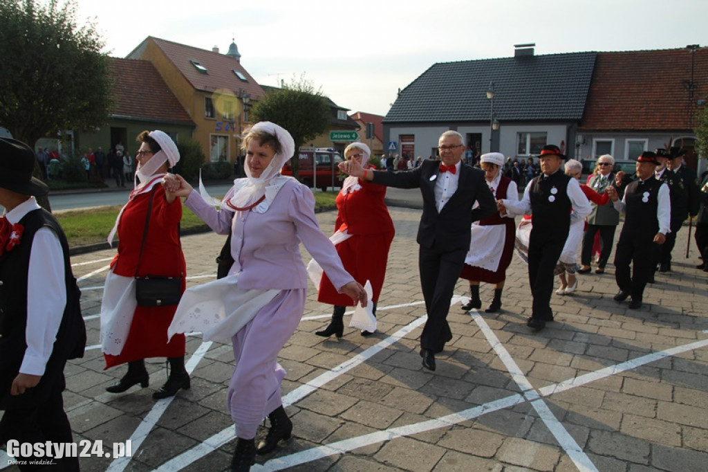 Blisko 300 osób zatańczyło Poloneza w Borku Wlkp.