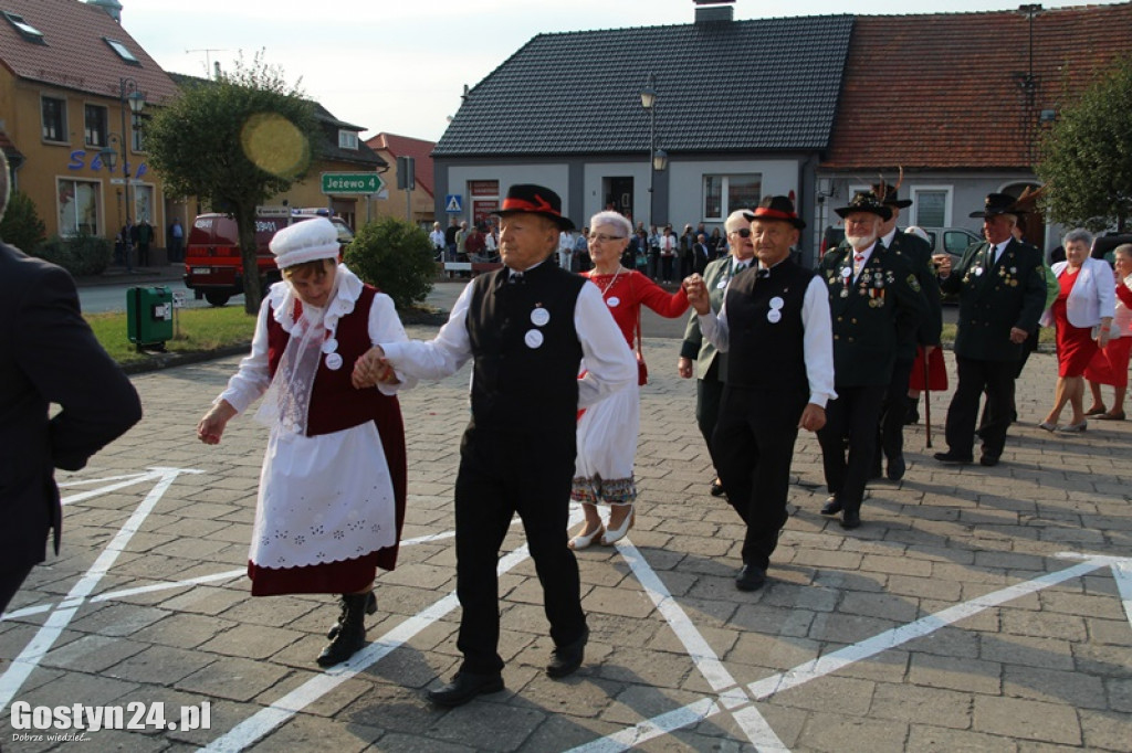 Blisko 300 osób zatańczyło Poloneza w Borku Wlkp.