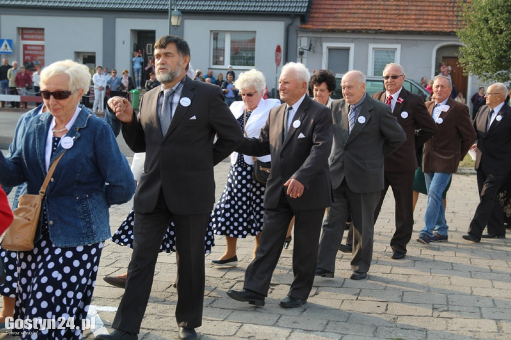 Blisko 300 osób zatańczyło Poloneza w Borku Wlkp.