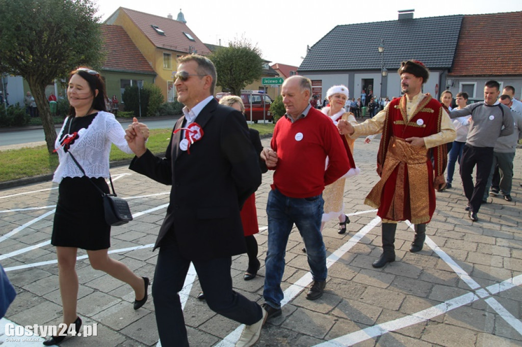 Blisko 300 osób zatańczyło Poloneza w Borku Wlkp.