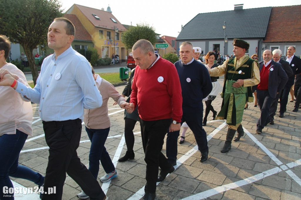 Blisko 300 osób zatańczyło Poloneza w Borku Wlkp.