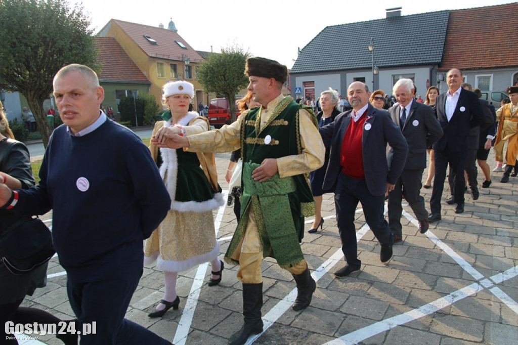 Blisko 300 osób zatańczyło Poloneza w Borku Wlkp.