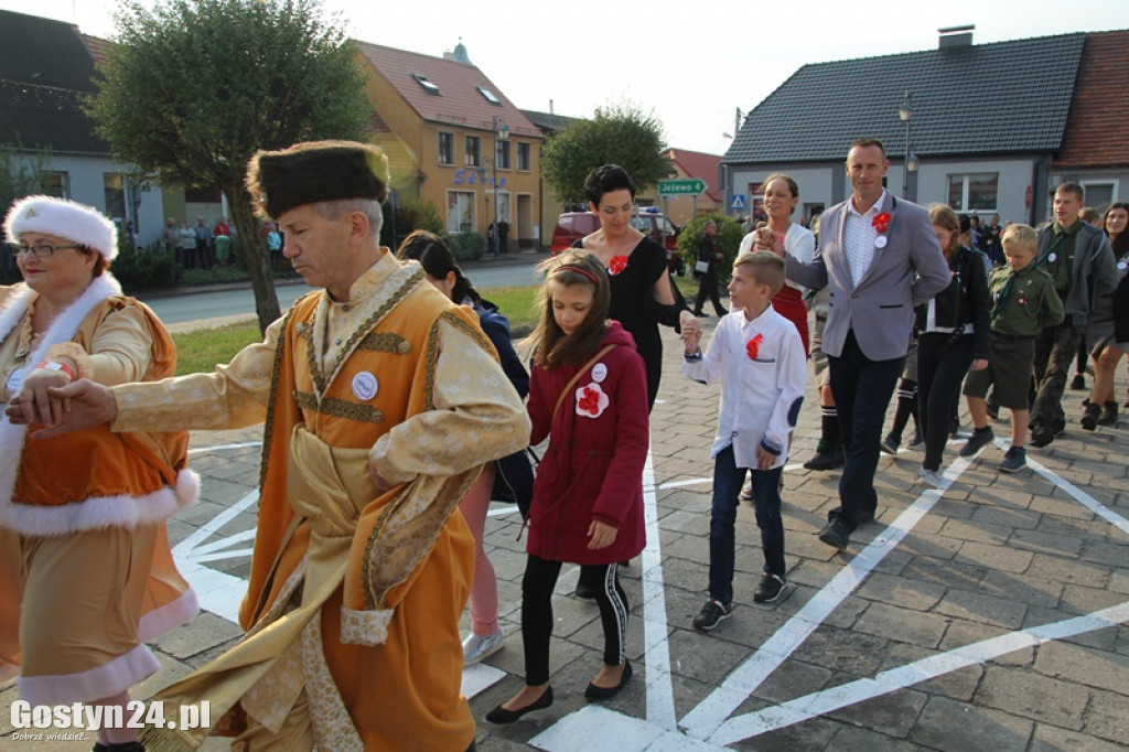 Blisko 300 osób zatańczyło Poloneza w Borku Wlkp.