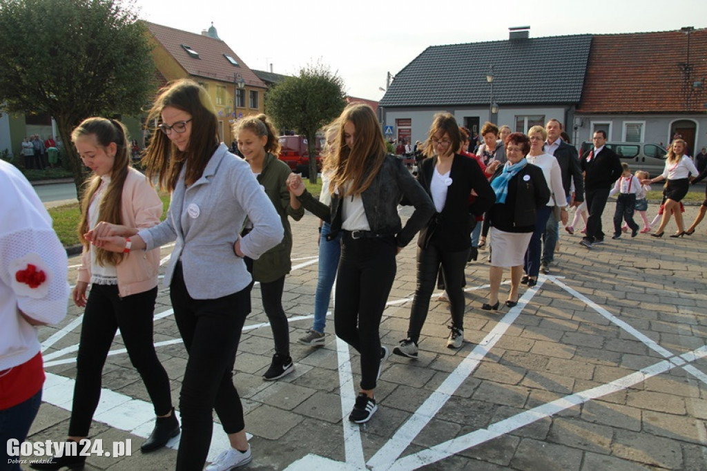 Blisko 300 osób zatańczyło Poloneza w Borku Wlkp.
