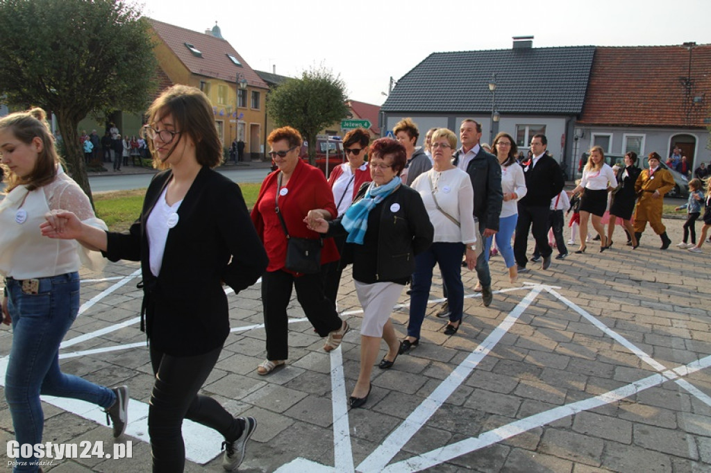 Blisko 300 osób zatańczyło Poloneza w Borku Wlkp.