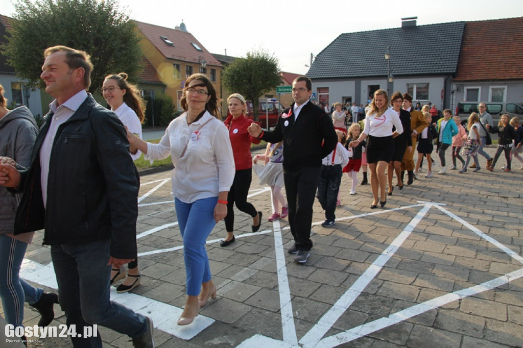 Blisko 300 osób zatańczyło Poloneza w Borku Wlkp.