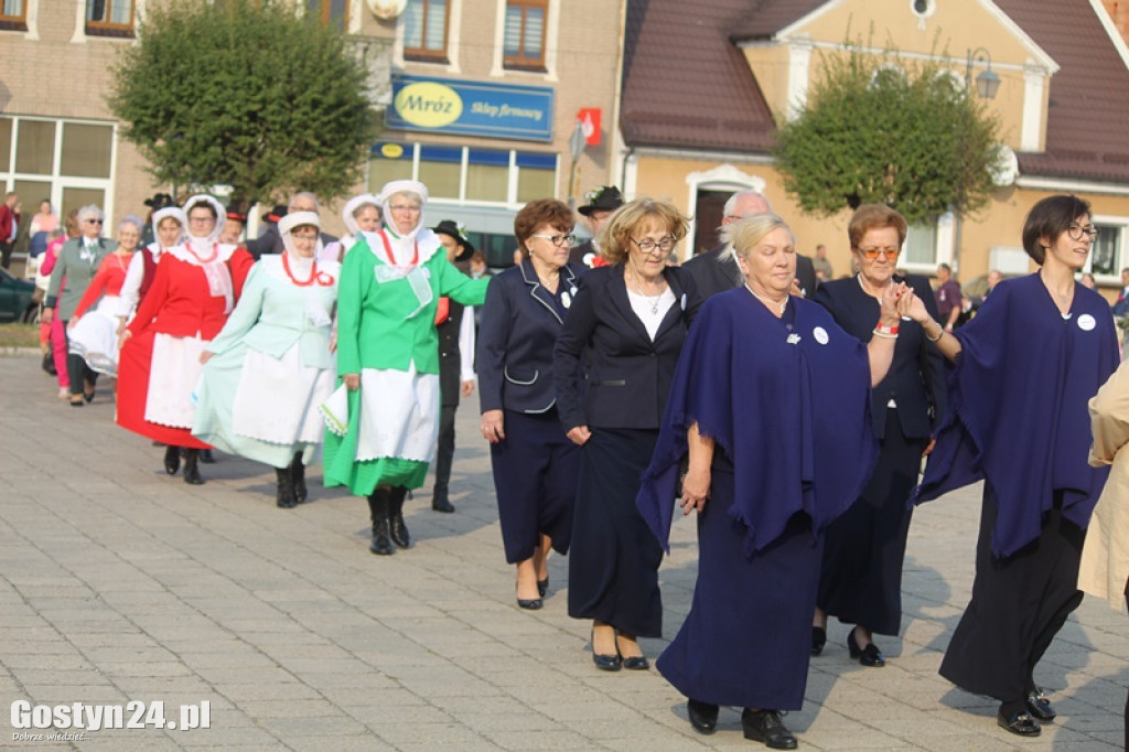 Blisko 300 osób zatańczyło Poloneza w Borku Wlkp.