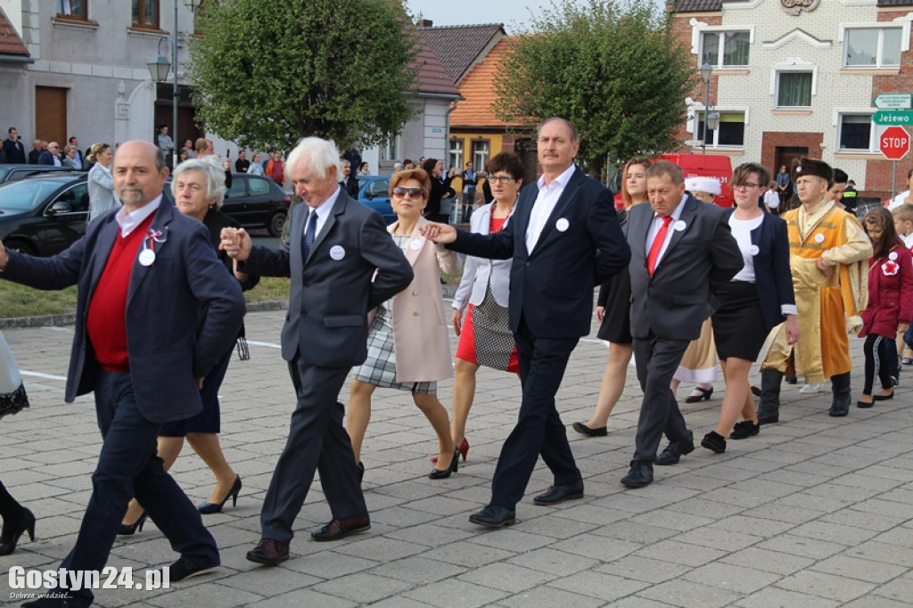 Blisko 300 osób zatańczyło Poloneza w Borku Wlkp.