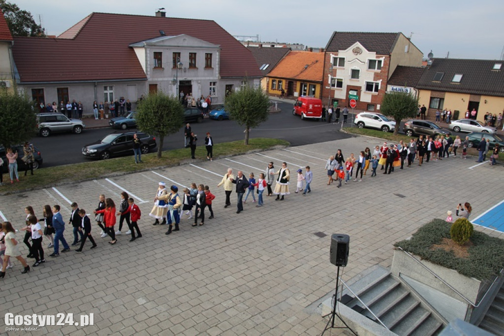 Blisko 300 osób zatańczyło Poloneza w Borku Wlkp.