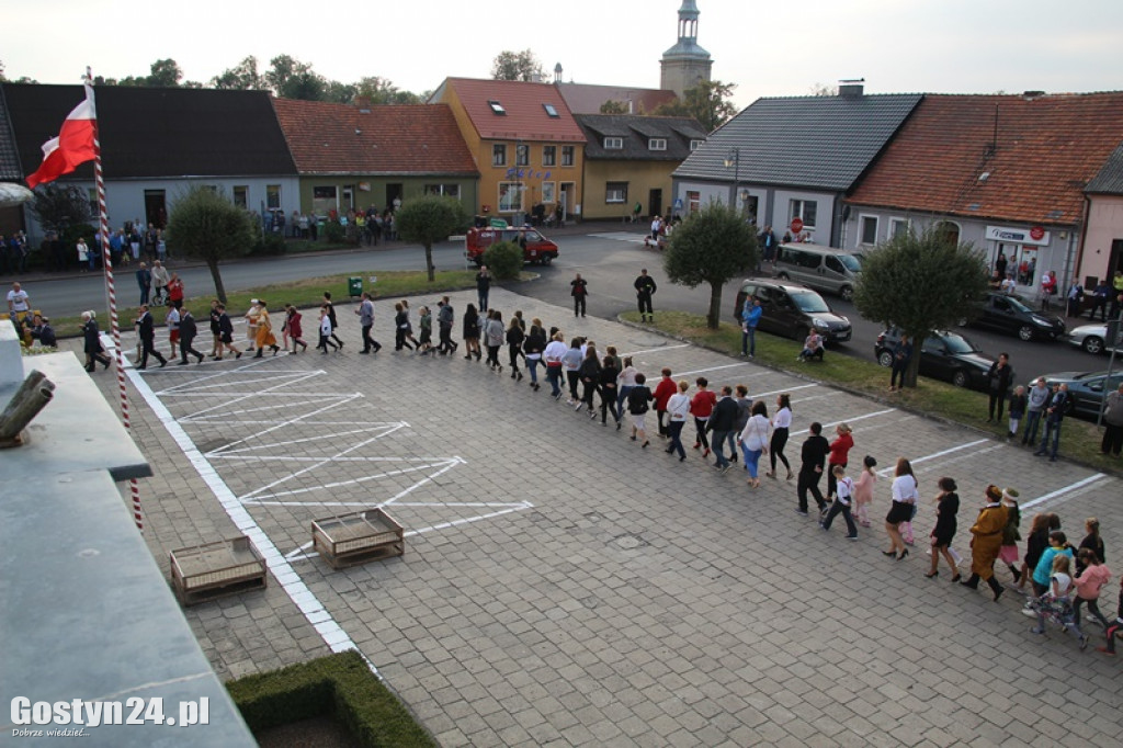 Blisko 300 osób zatańczyło Poloneza w Borku Wlkp.