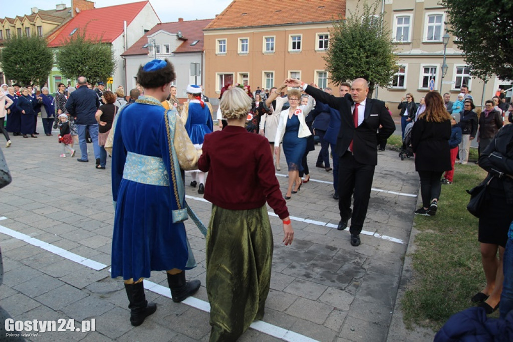 Blisko 300 osób zatańczyło Poloneza w Borku Wlkp.