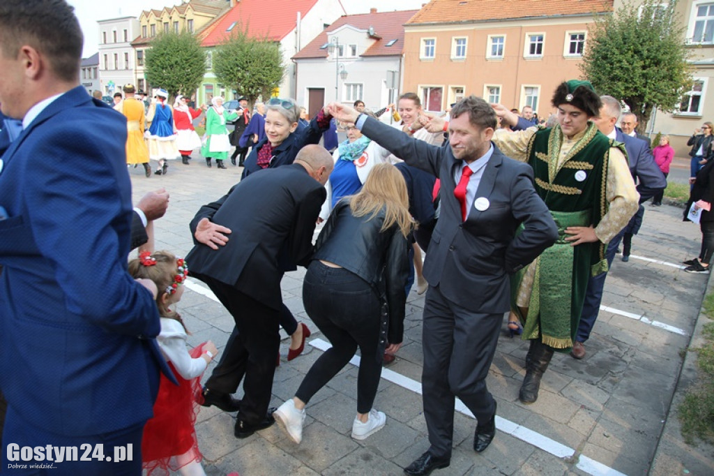 Blisko 300 osób zatańczyło Poloneza w Borku Wlkp.