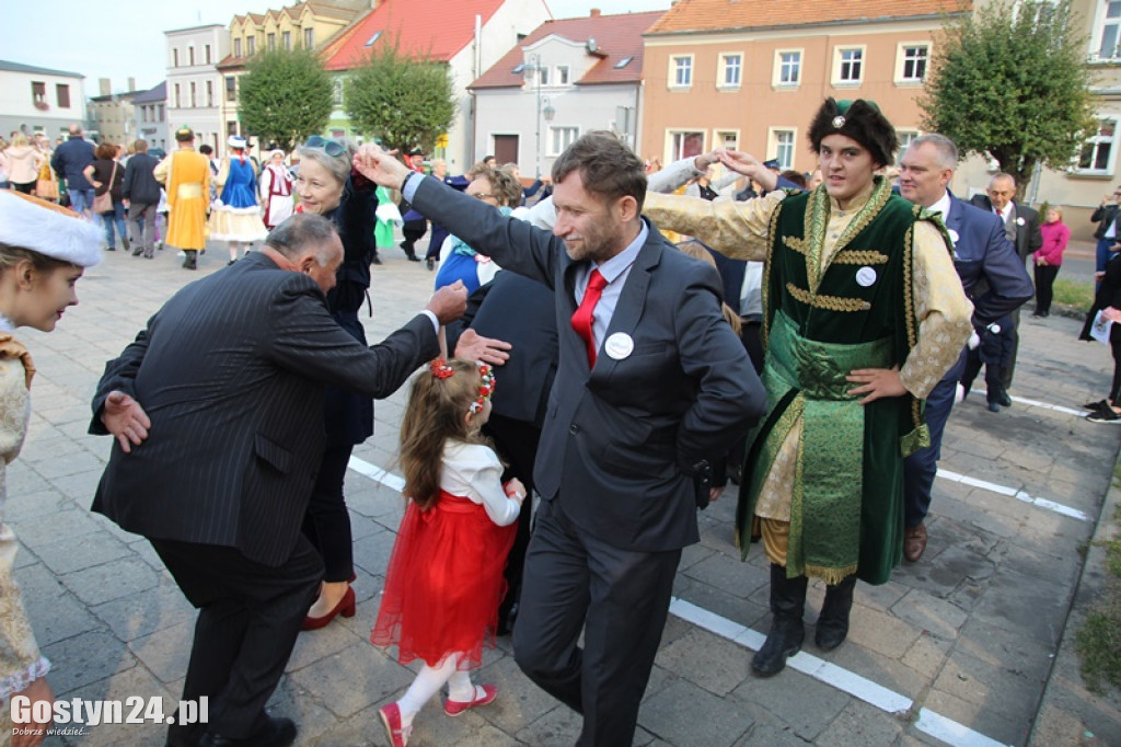 Blisko 300 osób zatańczyło Poloneza w Borku Wlkp.
