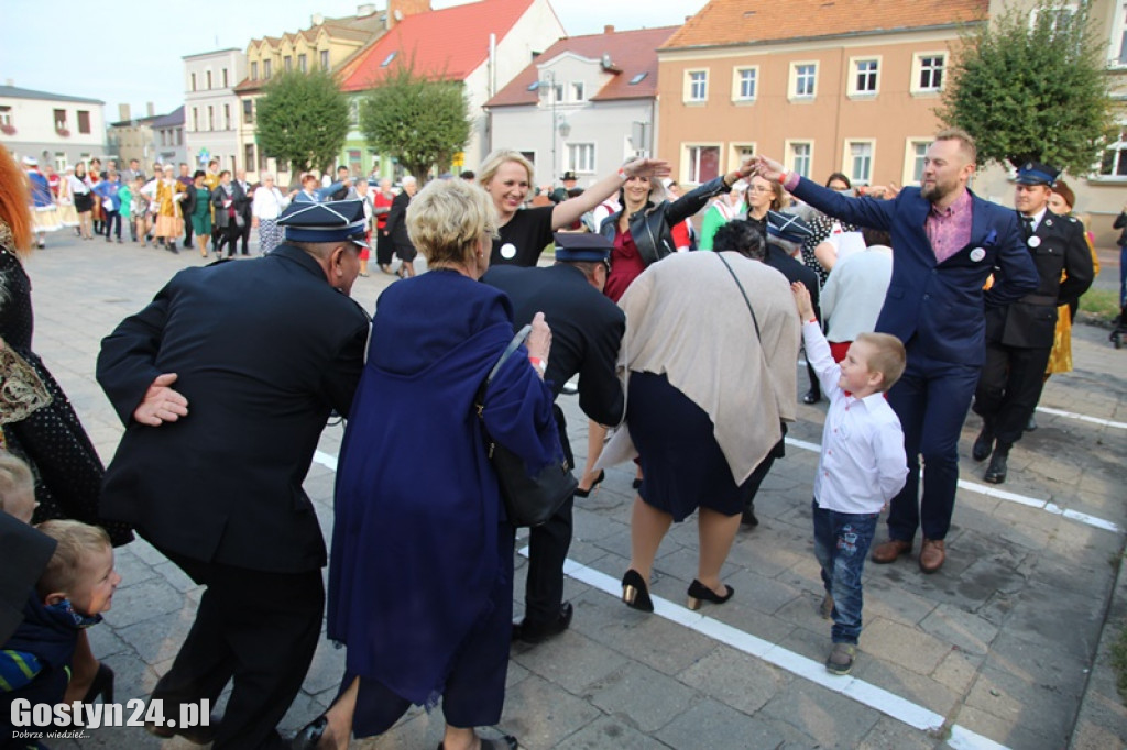 Blisko 300 osób zatańczyło Poloneza w Borku Wlkp.